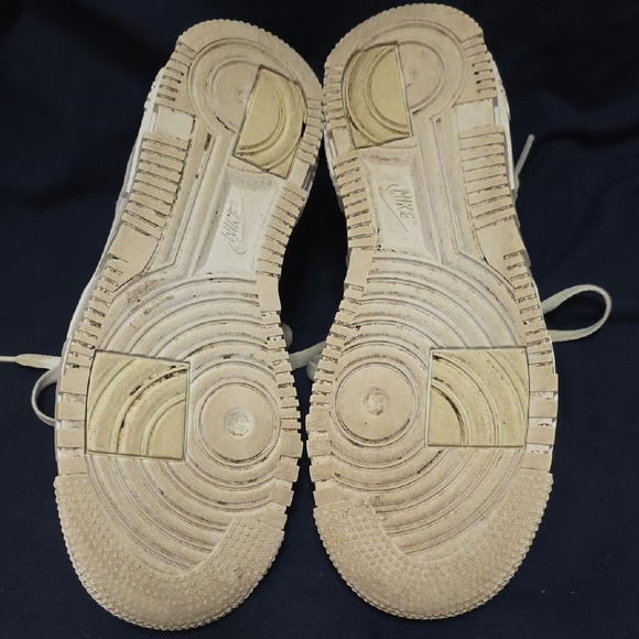 Nike Women's Cream Sneakers - Picture 9 of 13